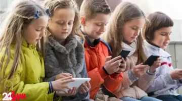 السوشيال ميديا تضاعف خطر إصابة الأطفال والمراهقين بالاكتئاب والقلق